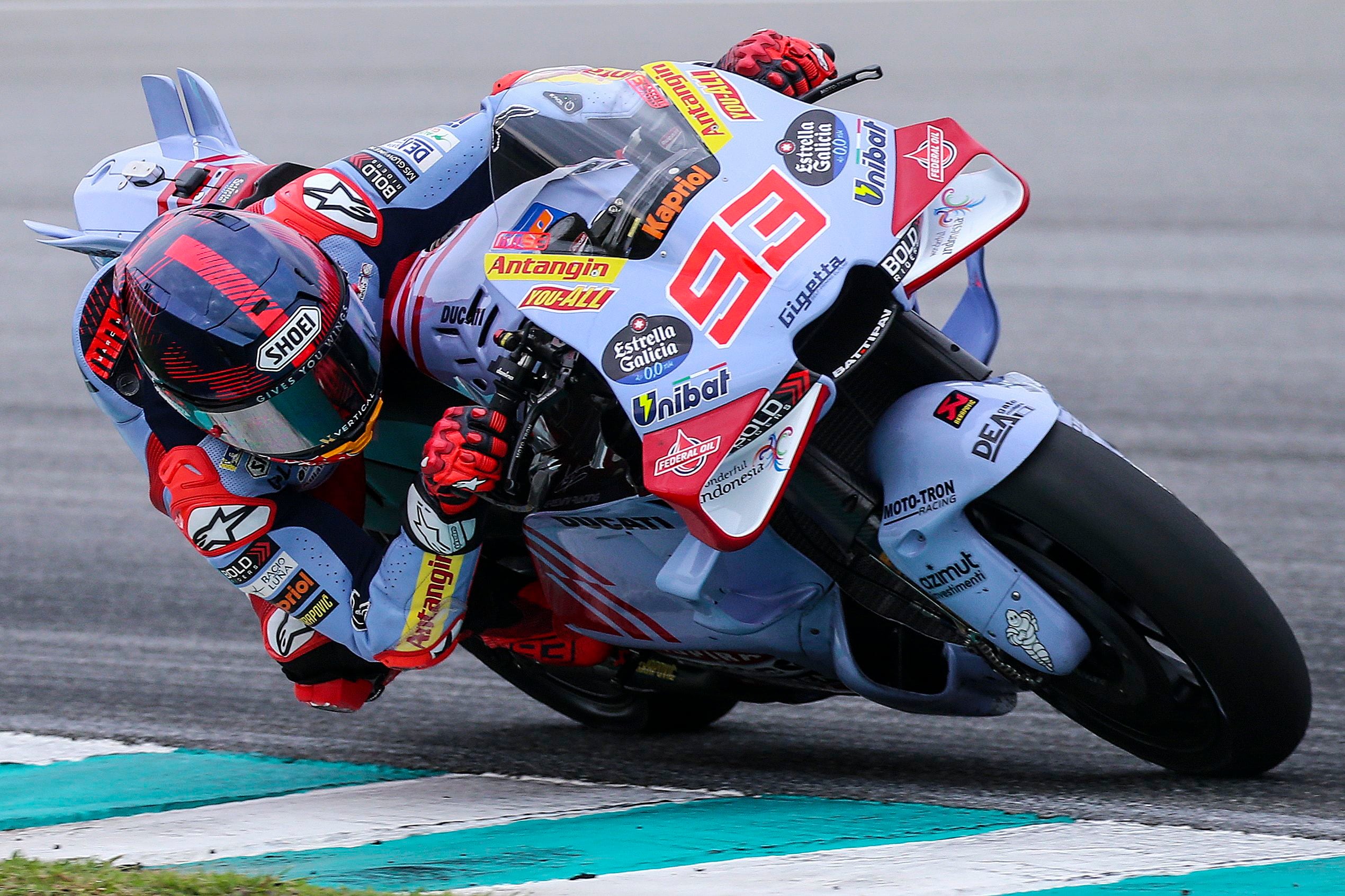 El español Marc Marquez, en un momento de la tercera jornada de entrenamientos oficiales de MotoGP en el circuito malasio de Sepang. EFE/EPA/FAZRY ISMAIL 