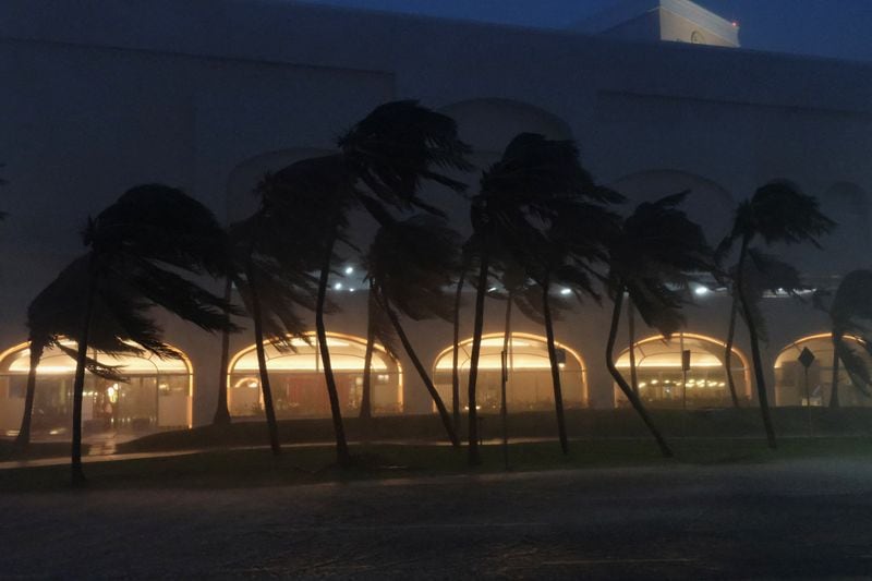 Helene se ha intensificado a huracán con vientos sostenidos de 128 km/h y se espera que alcance la categoría 3 al tocar tierra en la costa de Big Bend, Florida. (REUTERS/Paola Chiomante)