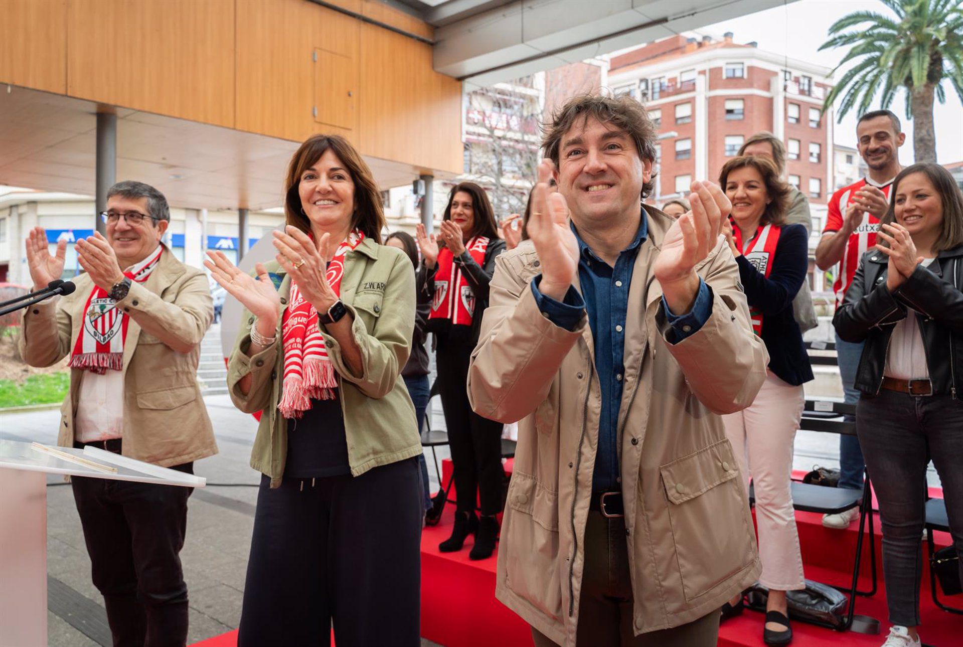 López declaró que el PNV ya no funciona de manera efectiva y está permitiendo que Euskadi se deteriore.