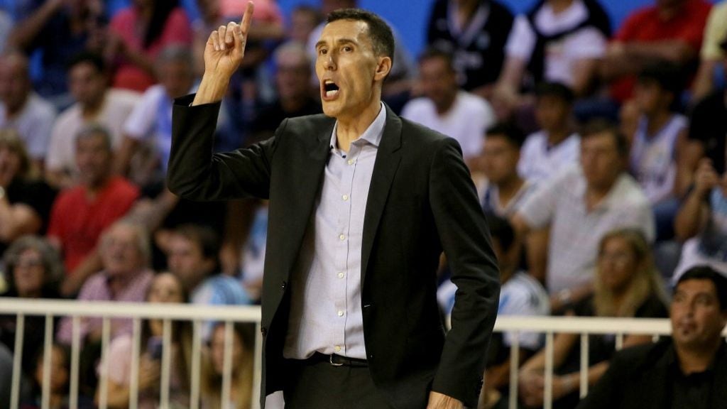 Pablo Prigioni en acción durante el partido de las eliminatorias FIBA para el Mundial de básquet 2023 entre Argentina y República Dominicana en Mar del Plata. (VICENTE ROBLES / AFP)