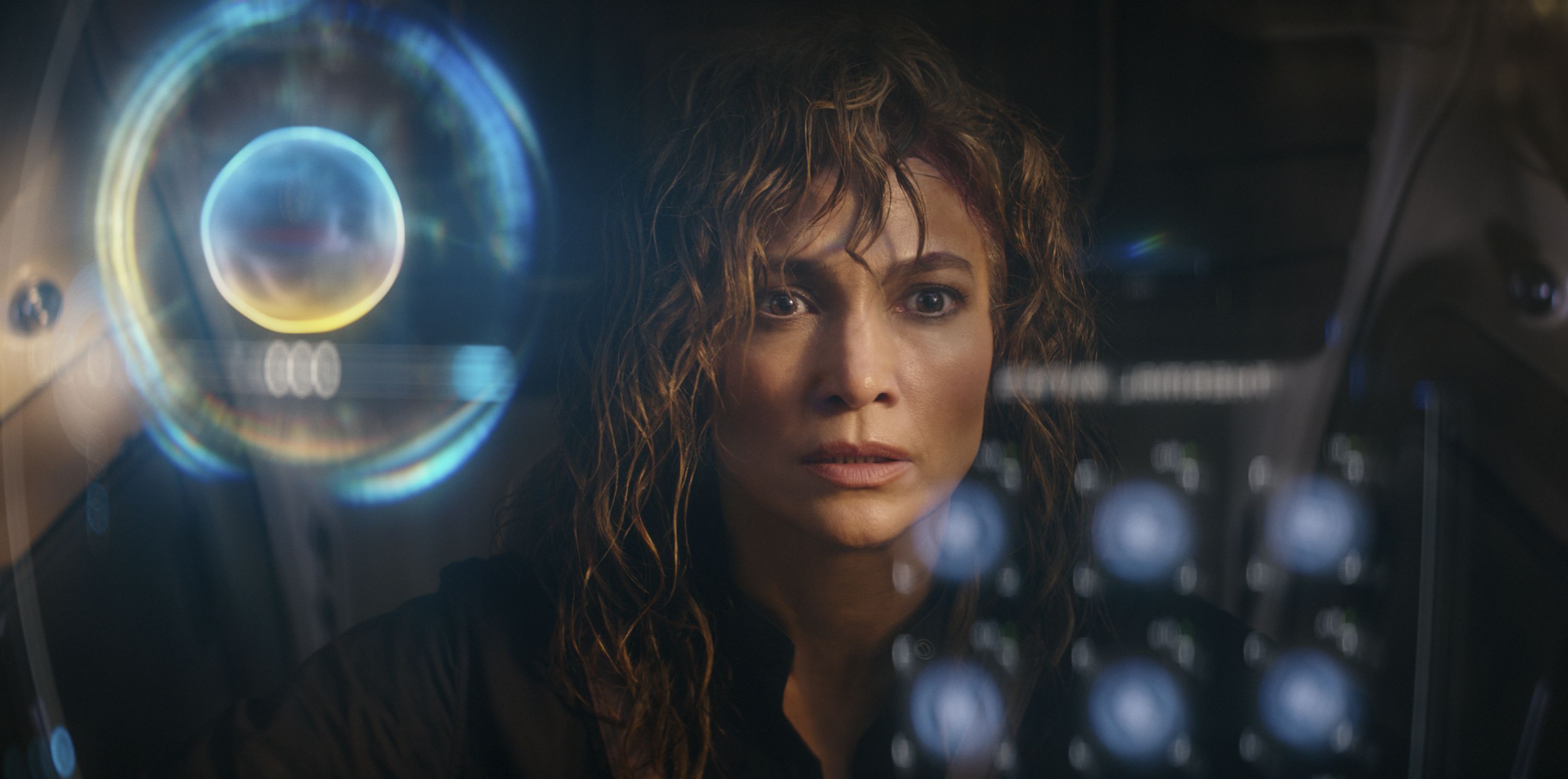 Jennifer Lopez reveló que la escena de tortura de Brown en Atlas no utilizó CGI, siendo completamente real (Netflix)