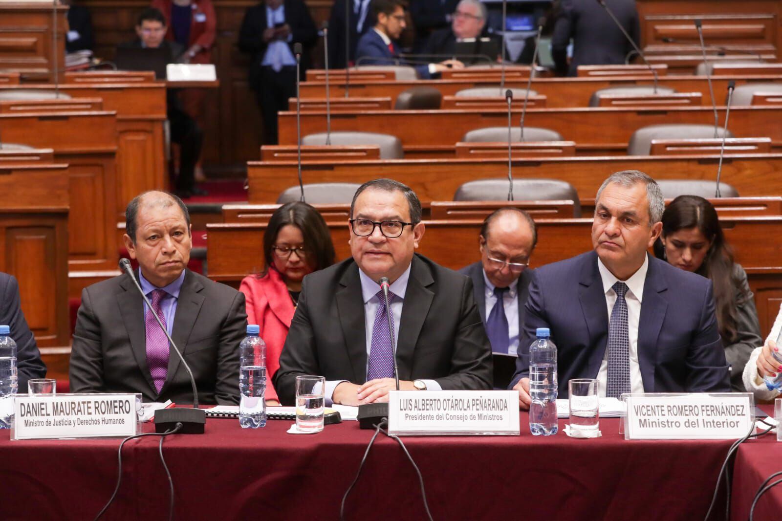 Daniel Maurate (Justicia) junto a Alberto Otárola (primer ministro) y Vicente Romero (Interior) en el Congreso de la República. (Foto: Andina)