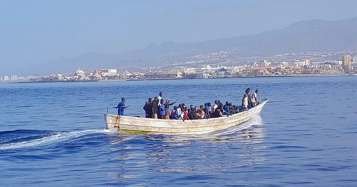 More than 20 migrants killed in boat capsize in northern Senegal