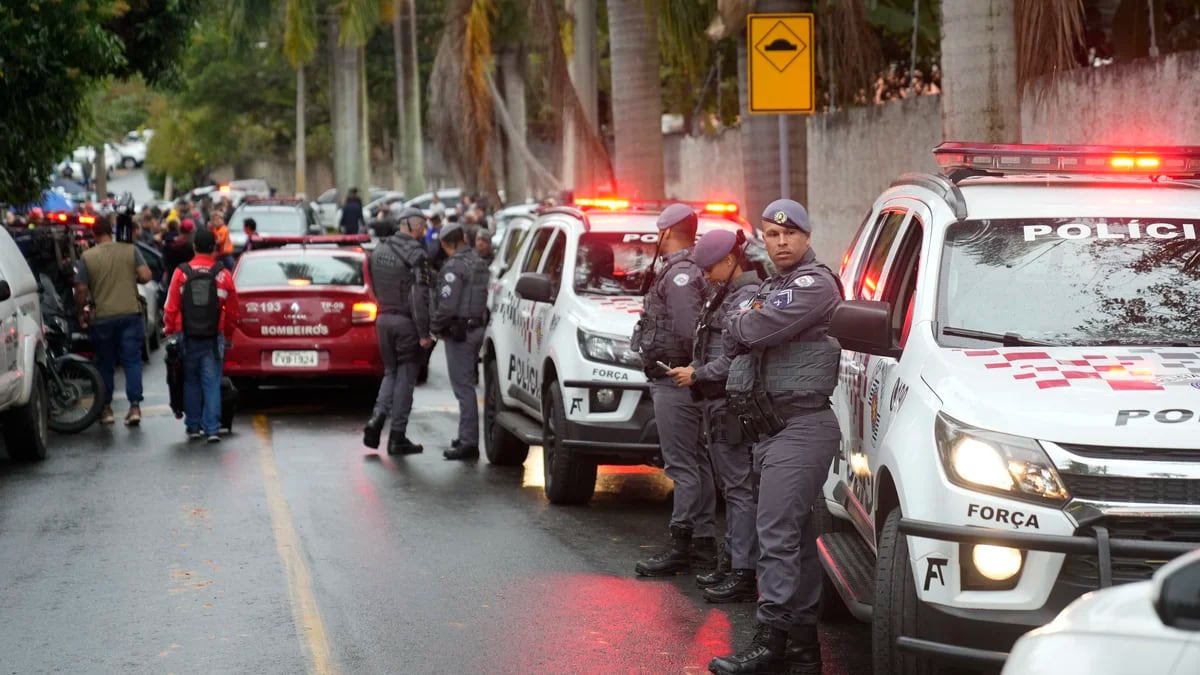 Tragedia aérea en Brasil: recuperaron 12 cuerpos del accidente que dejó 61 muertos