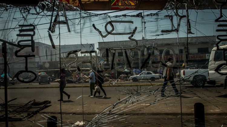 Una tienda de Maracaibo, luego de los saqueos (Meridith Kohut para The New York Times)