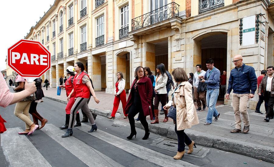 Tener un punto de encuentro concertado con antelación puede ayudar a facilitar la salida y ubicación de las personas, por ejemplo, en un sitio de trabajo - crédito Colprensa