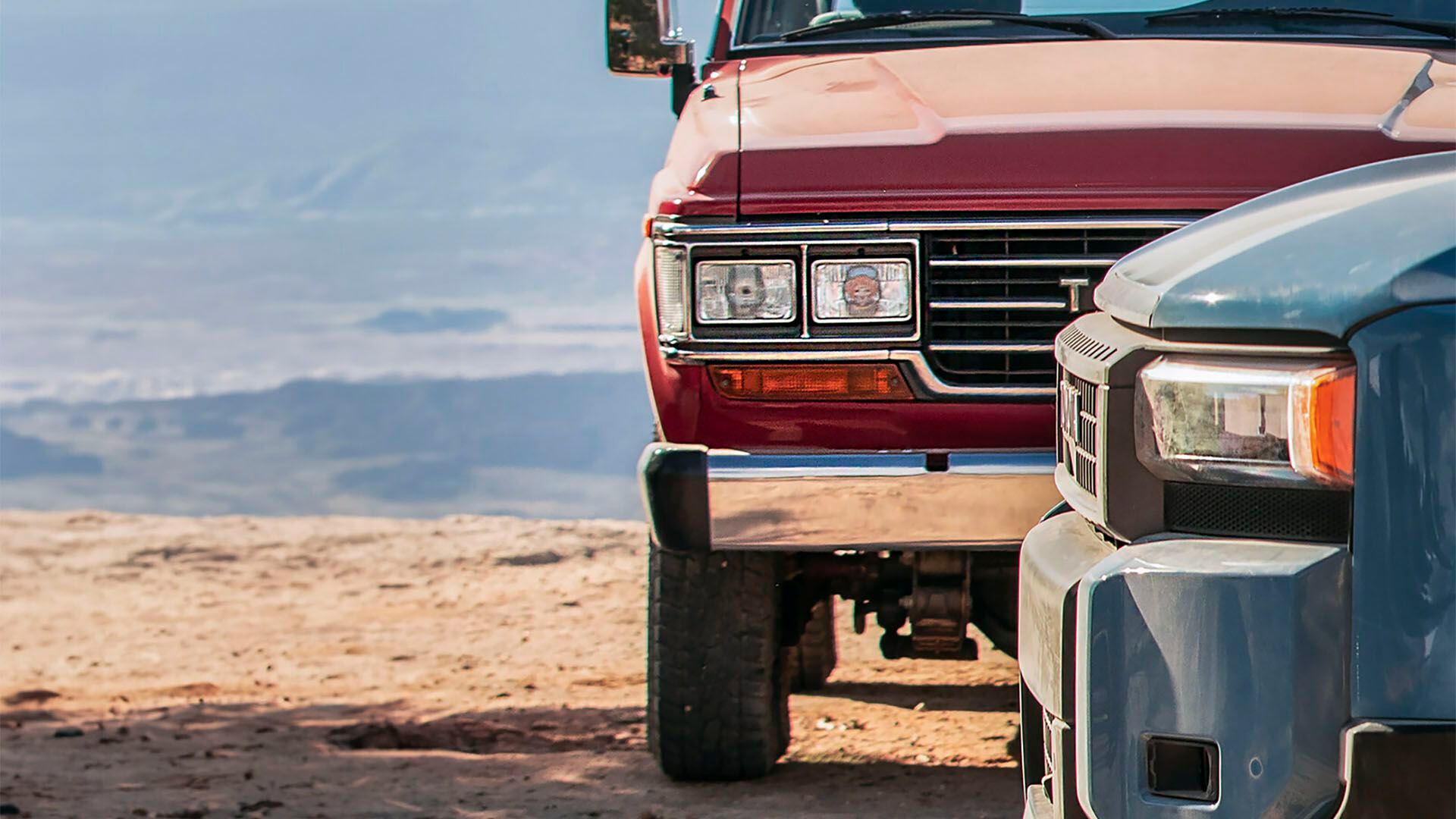 La apelación a las cualidades históricas de un modelo vuelven a ser la esencia de un diseño actual en el Land Cruiser, tanto para la versión de faros cuadrados como para la de las ópticas circulares 