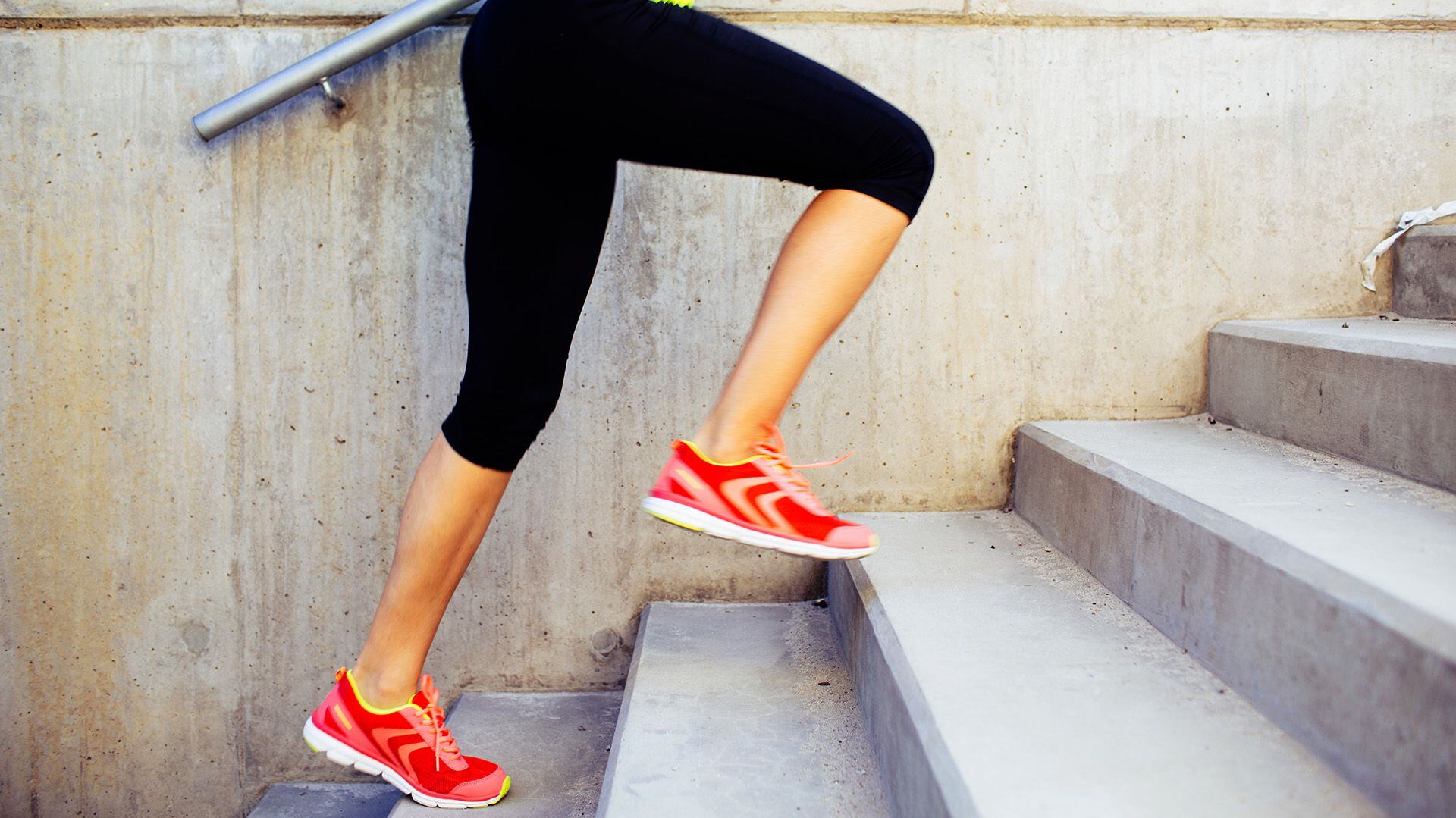Subir más de cinco tramos de escaleras al día puede reducir el riesgo de enfermedad cardíaca en un 20%, según un estudio