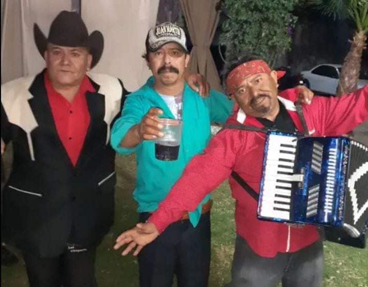 Sie sind drei Mitglieder von Los Chuparrecio, der in Celaya kalzinierten Musikerband (Foto: Facebook/Los-Chuparrecio)