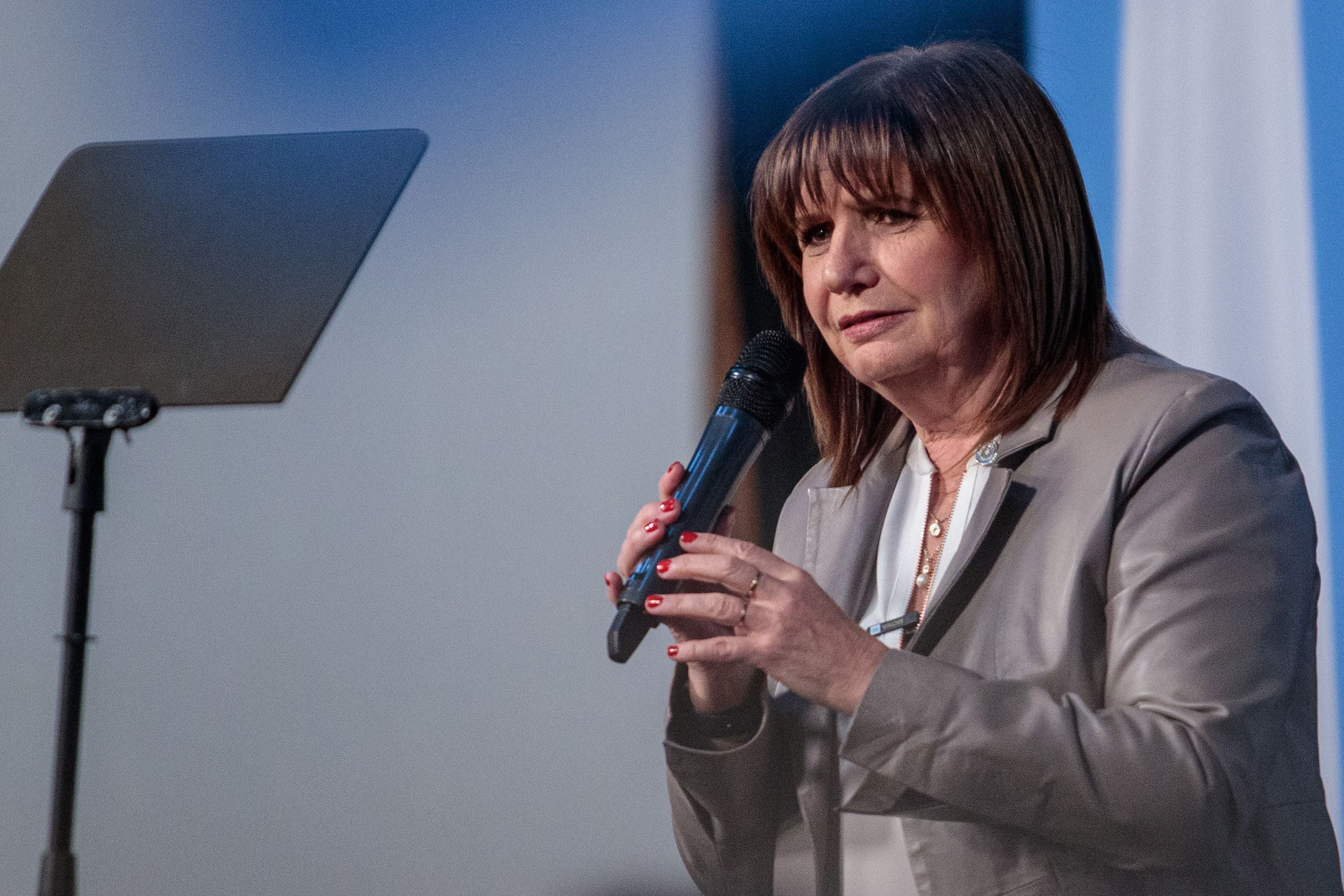 Según Patricia Bullrich, "l país no puede seguir gastando lo que gasta, porque los argentinos cada día somos más pobres" (EFE/Luciano González)
