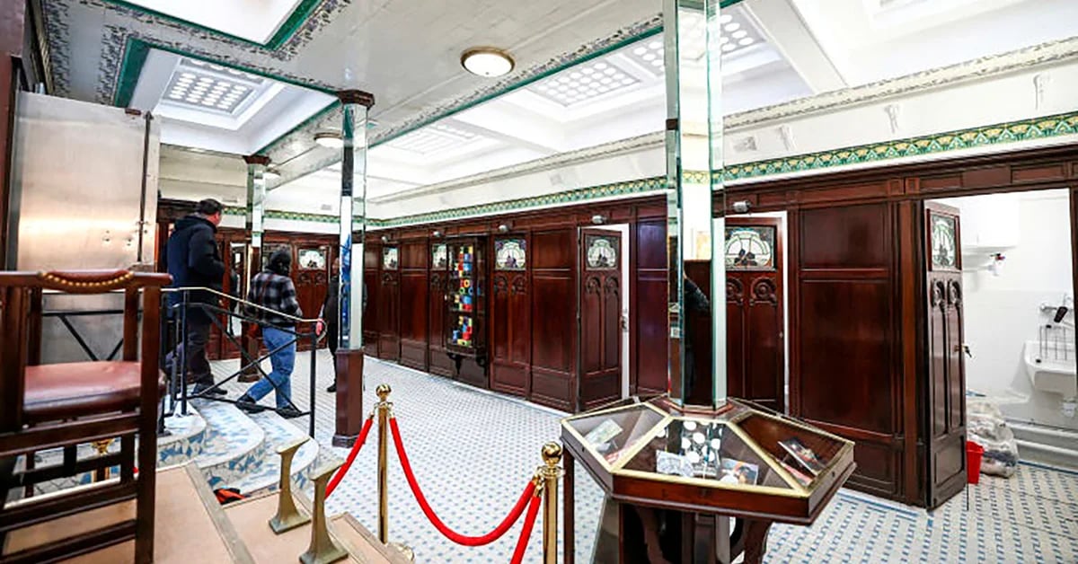 The “most beautiful public toilets” in Paris have reopened