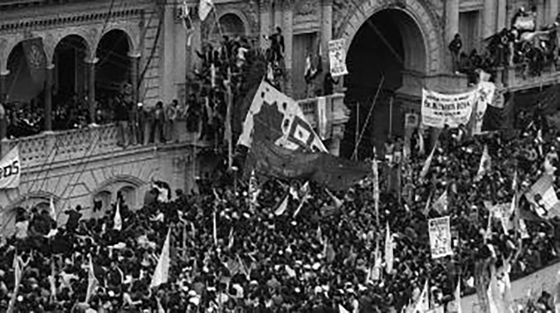 Disturbios en Plaza de Mayo Cámpora 25/5/73