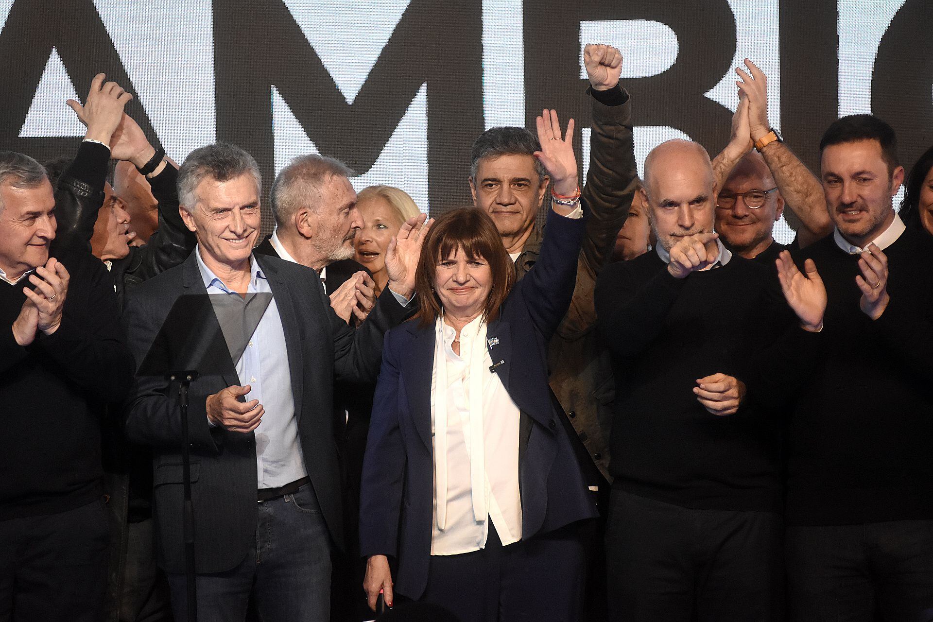 Patricia Bullrich, en la noche de las PASO, con Mauricio Macri, Horacio Rodríguez Larreta, Luis Petri y otros dirigentes (Foto Nicolás Stulberg)