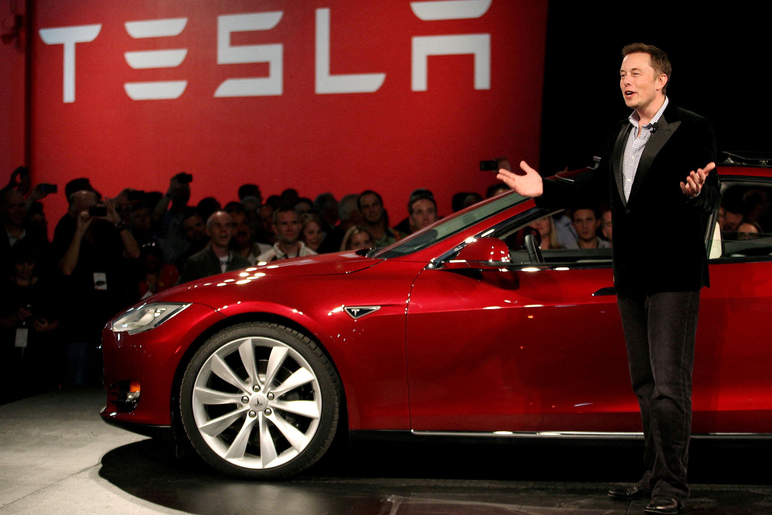 FILE PHOTO: Tesla Motors CEO Elon Musk speaks next to the company's newest Model S during the Model S Beta Event held at the Tesla factory in Fremont, California October 1, 2011.   REUTERS/Stephen Lam/File Photo