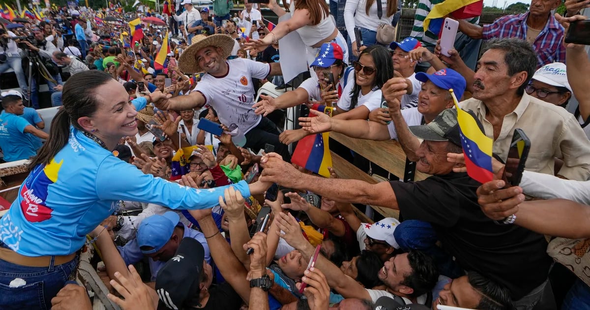 Maduro sends troops to intimidate the enemy, but the soldiers want to see Maria Corina Machado: “Has the lady arrived?”