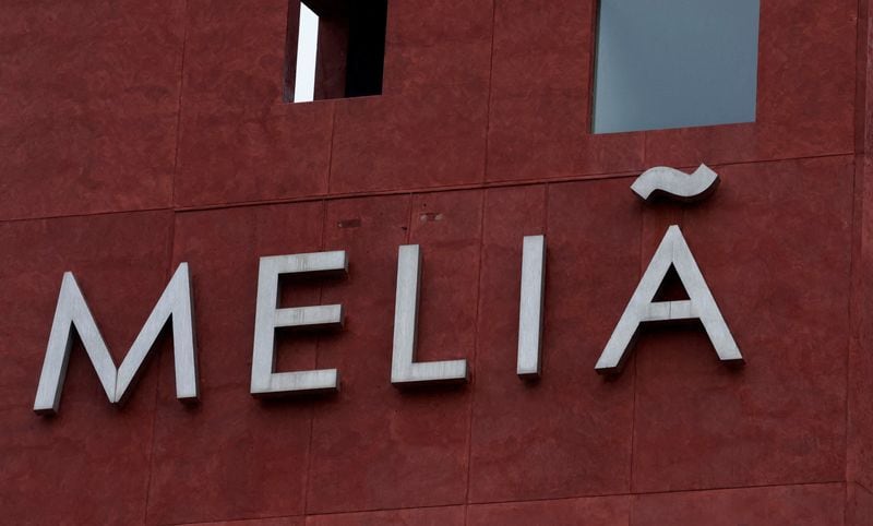 El logotipo de la cadena hotelera española Meliá en el Hotel Meliá en Bilbao (REUTERS/Vincent West)