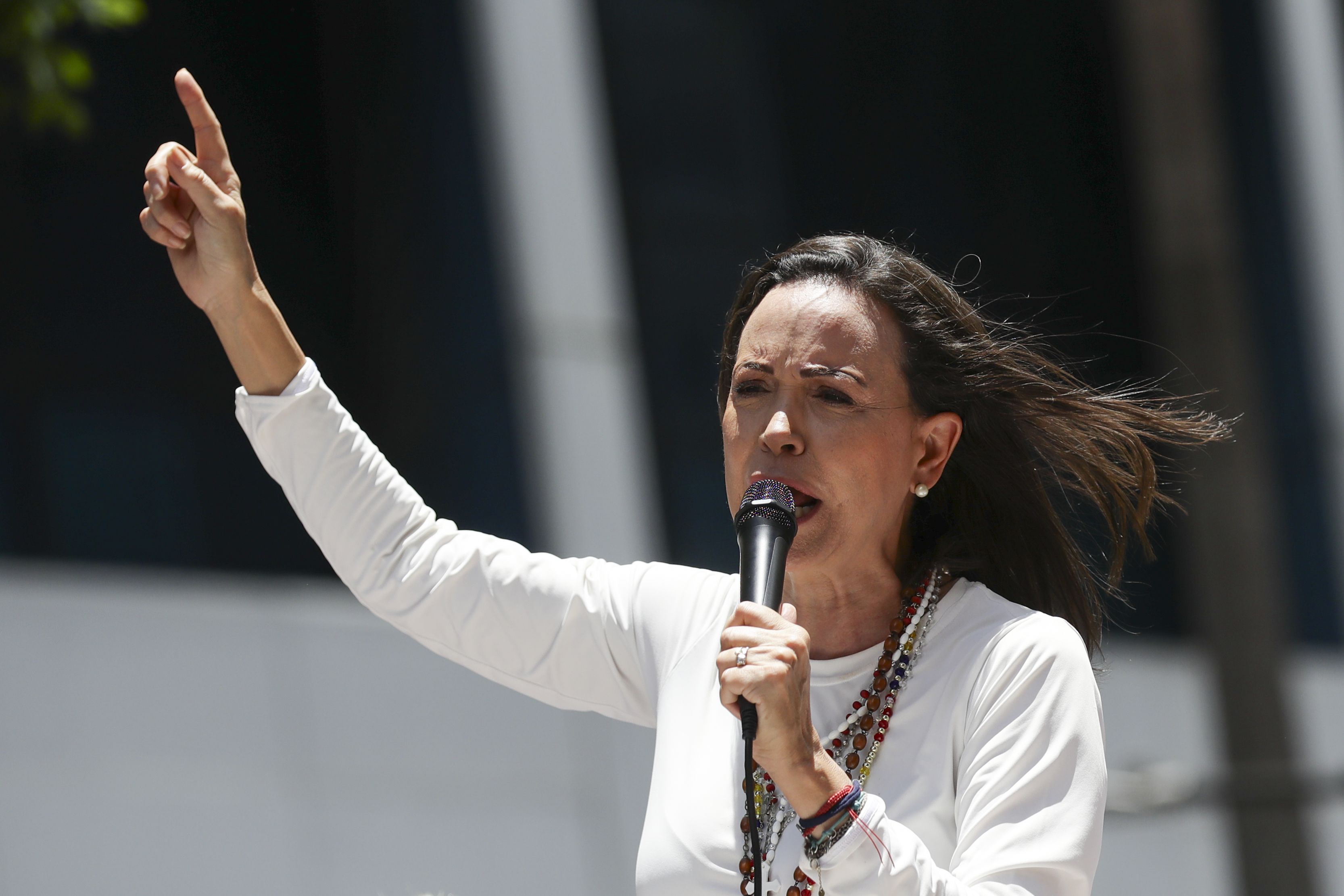 La líder opositora venezolana María Corina Machado reveló las actas electorales de Venezuela que dan como ganador a Edmundo González - crédito Ronald Peña /Efe 