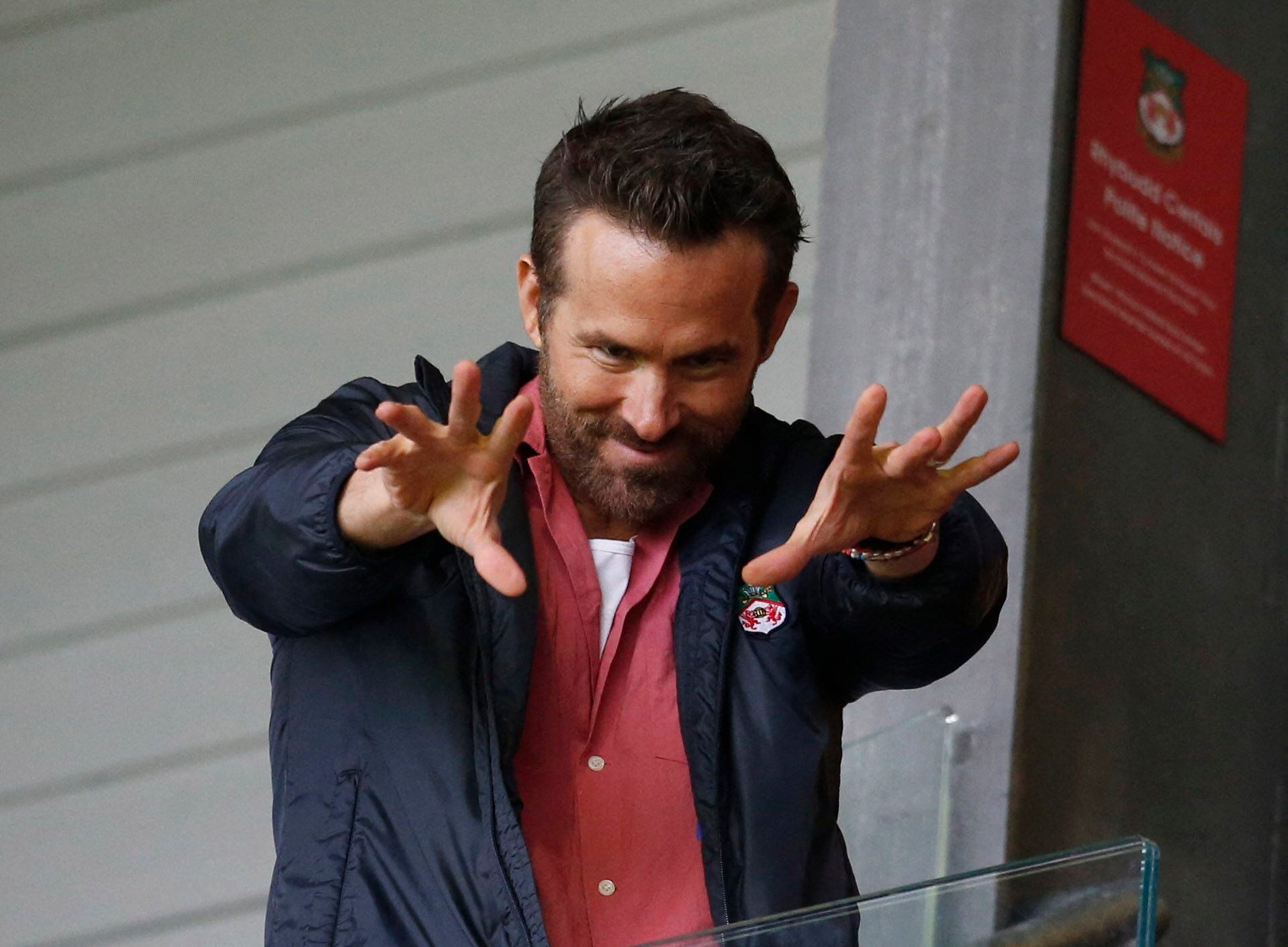 Ryan Reynolds compartió su admiración por Michael J. Fox, destacando su impacto en la lucha contra el Parkinson, enfermedad que también padeció su difunto padre. (Créditos: Reuters/Ed Sykes)