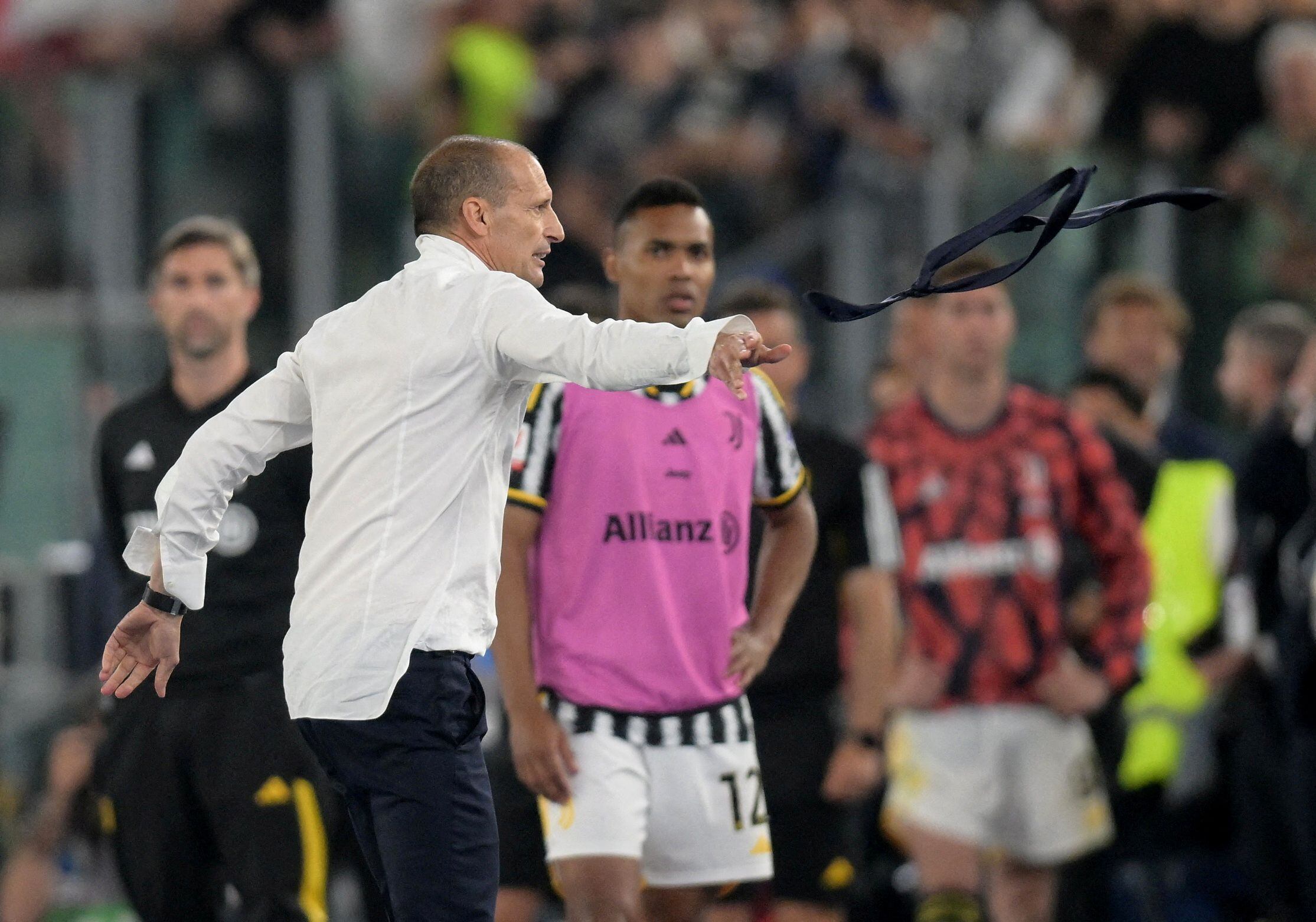 Massimiliano Allegri, DT de Juventus, se fue expulsado en la final de la Copa Italia tras insultar al árbitro (REUTERS/Daniele Mascolo)