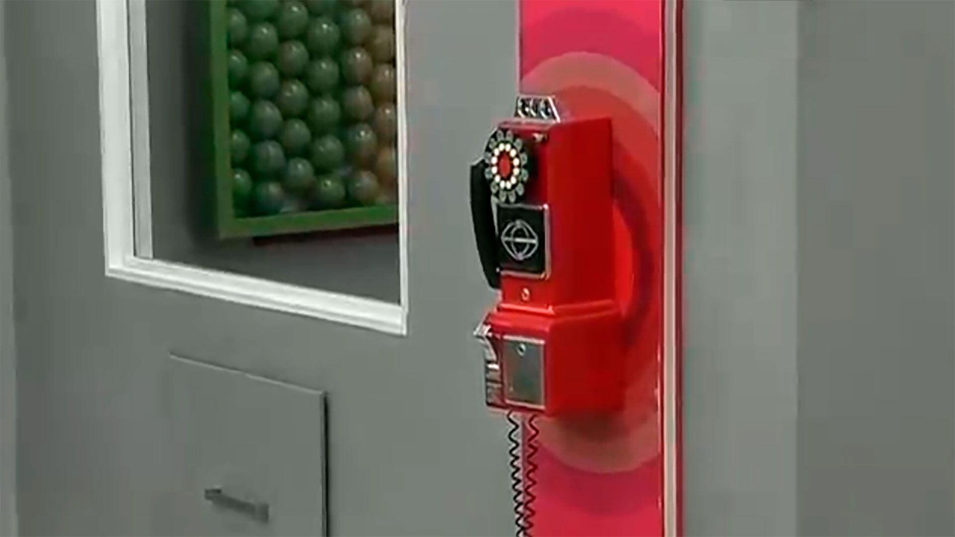 telefono rojo,