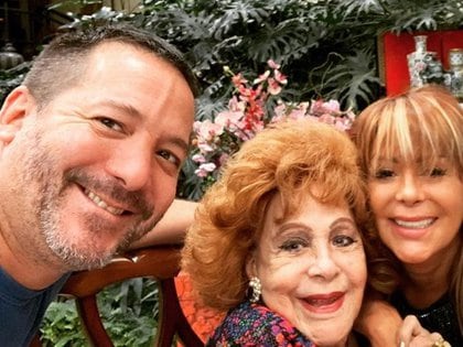 Las últimas publicaciones de TV Notes son falsas y posiblemente hechas por el ex conductor de su madre.  (Foto: Instagram de Luis Enrique Guzmán)