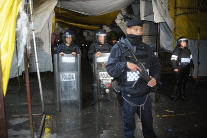 Narco rebelión en la CDMX: confiscan cuatro bienes y arrestan a 10 con 35 kg de marihuana y cocaína