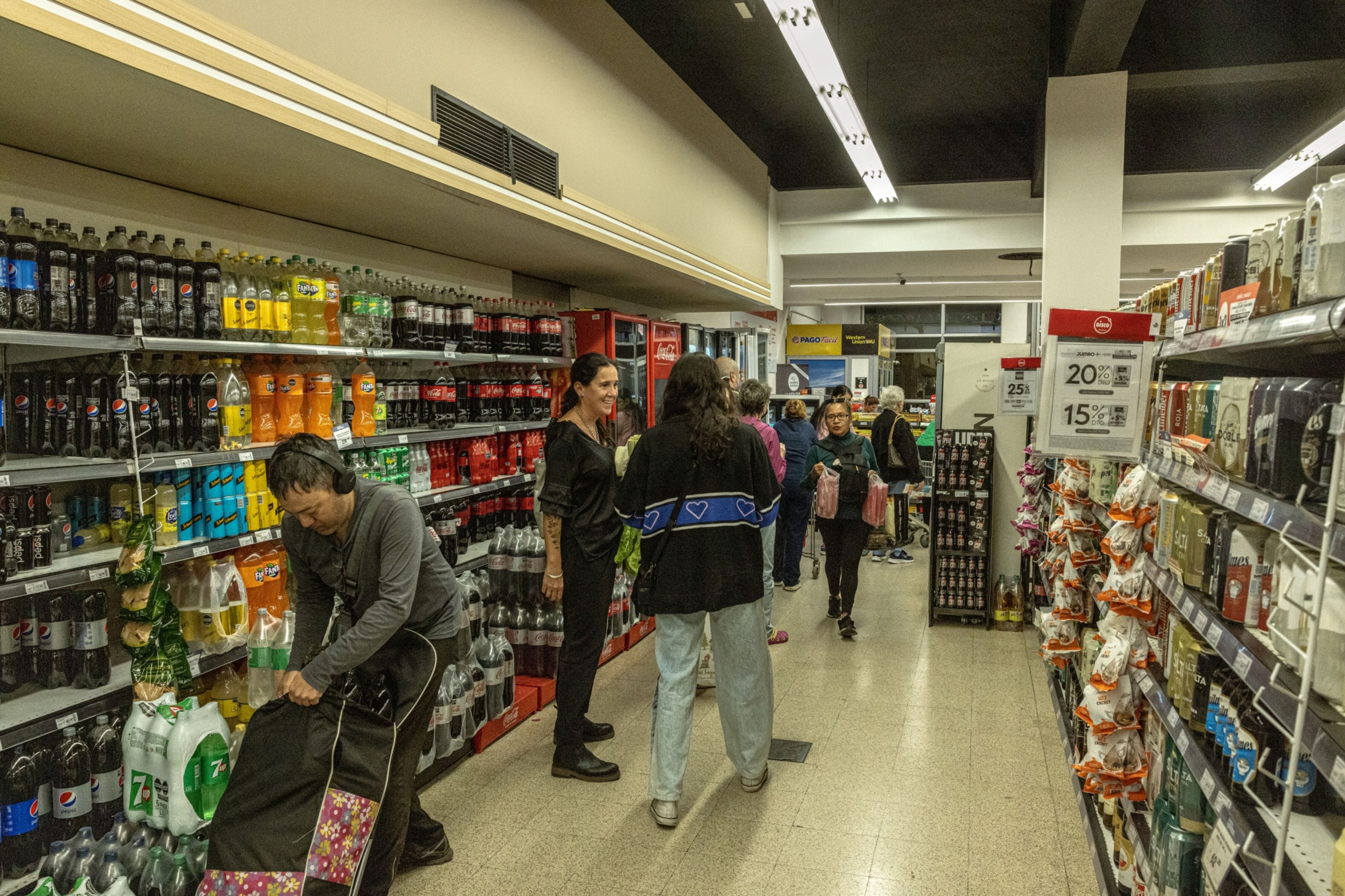 Argentina supermercado compras bloomberg pobreza inflación clase media