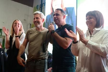 Mauricio Davico en un acto, junto a Rogelio Frigerio y Patricia Bullrich, los referentes de Juntos por el Cambio