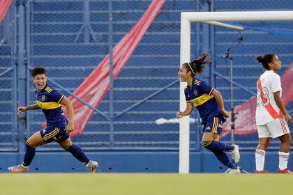 Lorena Benítez recibió el premio a la mejor jugadora del torneo (REUTERS/Juan Ignacio Roncoroni)