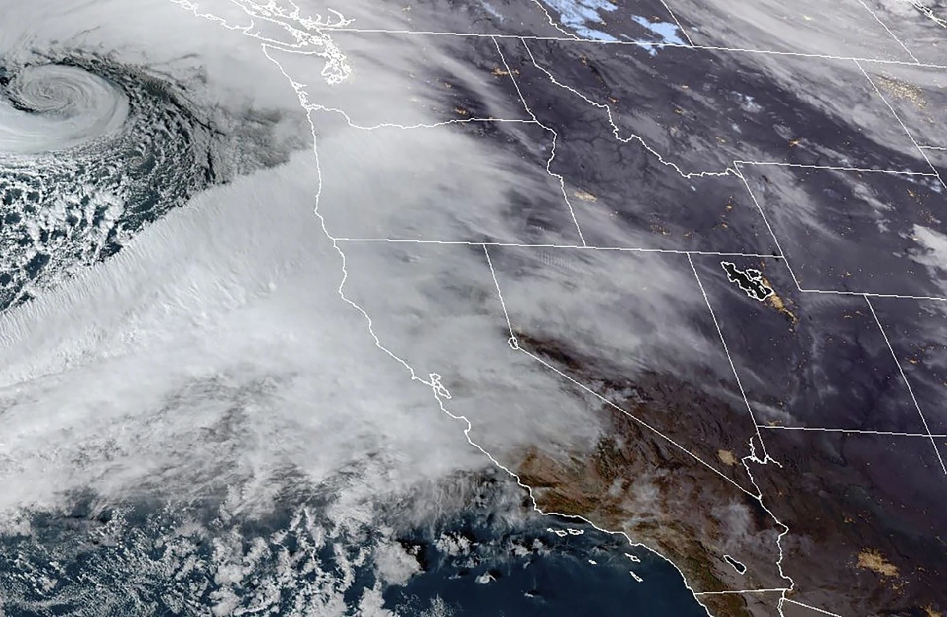 Un segundo ciclón bomba y un río atmosférico azotarán la costa oeste de  EEUU con lluvias torrenciales y fuertes vientos - Infobae