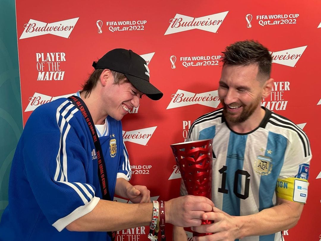 Paulo Londra y Lionel Messi, durante el último Mundial