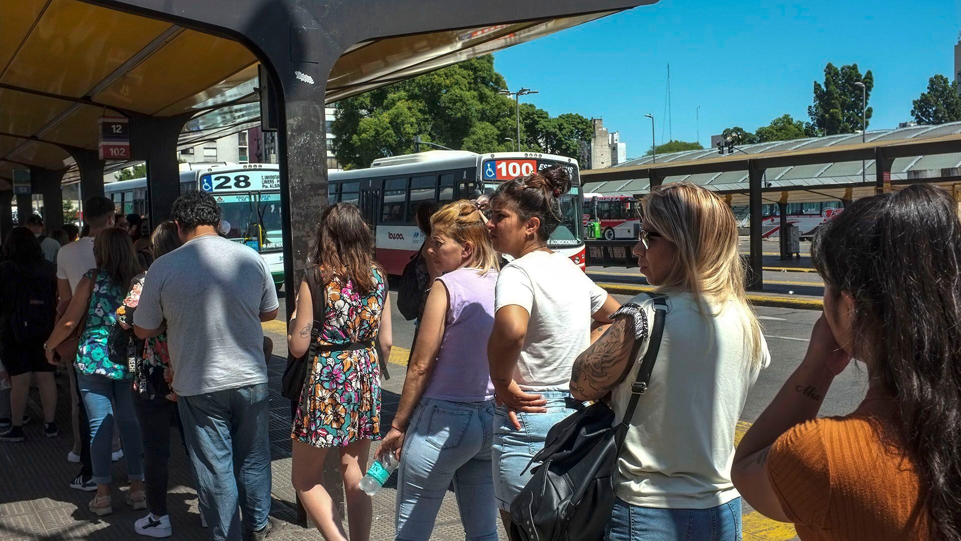 reduccion sevicios de colectivos en el amba portada