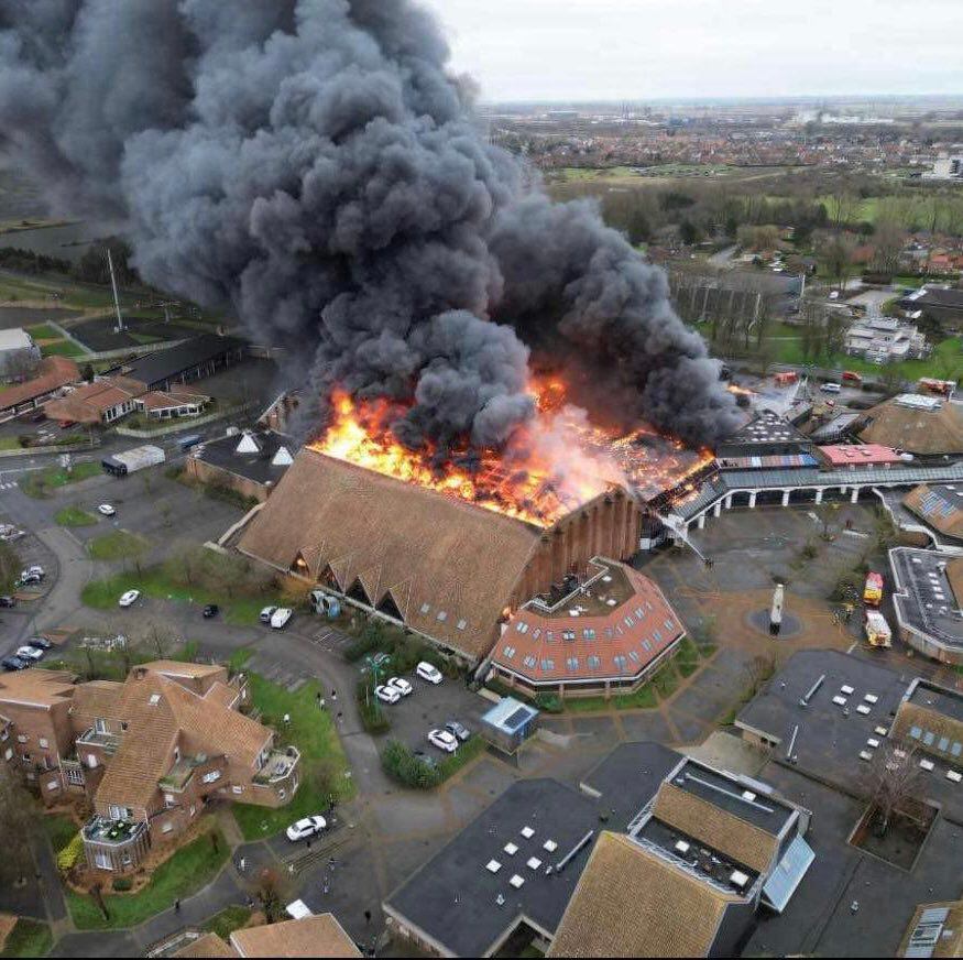 El estadio del Gravelines-Dunkerque, equipo de básquet francés, sufrió un grave incendio (@BCMBasket)