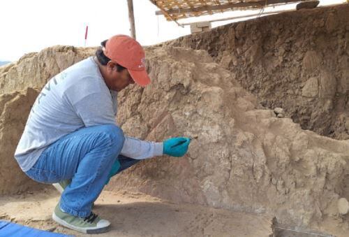 El segundo muro policromado de alrededor de 4,500 años de antigüedad. Foto: Agencia Andina.