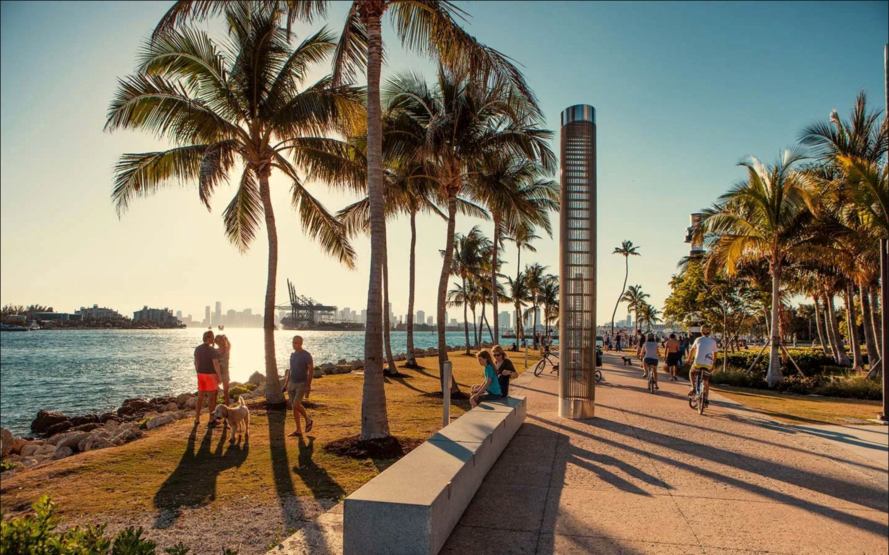 Vista de un atardecer en South Pointe Park, Miami Beach