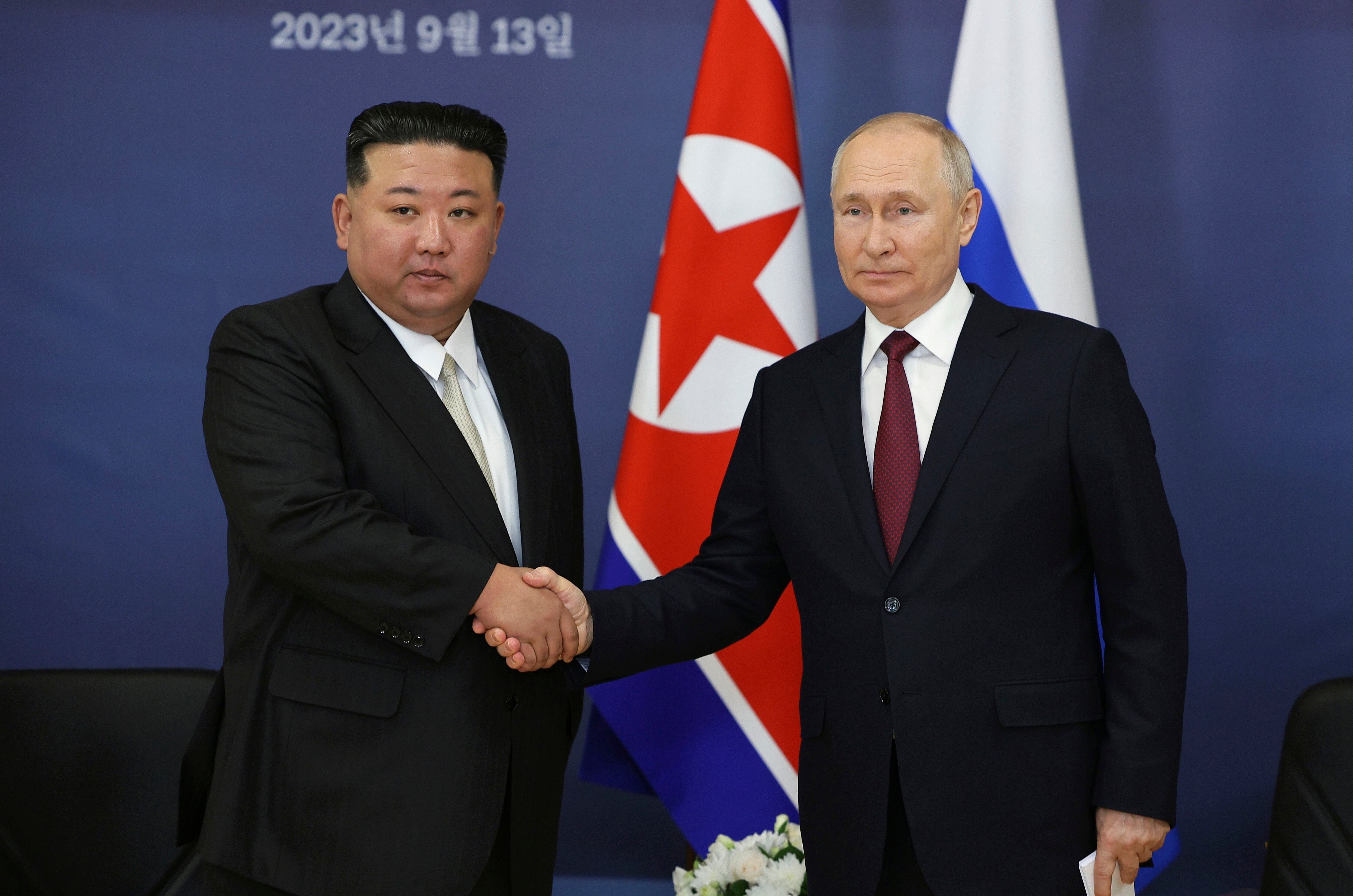 Occidente aumenta su presión sobre Corea del Norte y Rusia por los envíos ilegales de armas de Kim Jong-un a Vladimir Putin (AP)