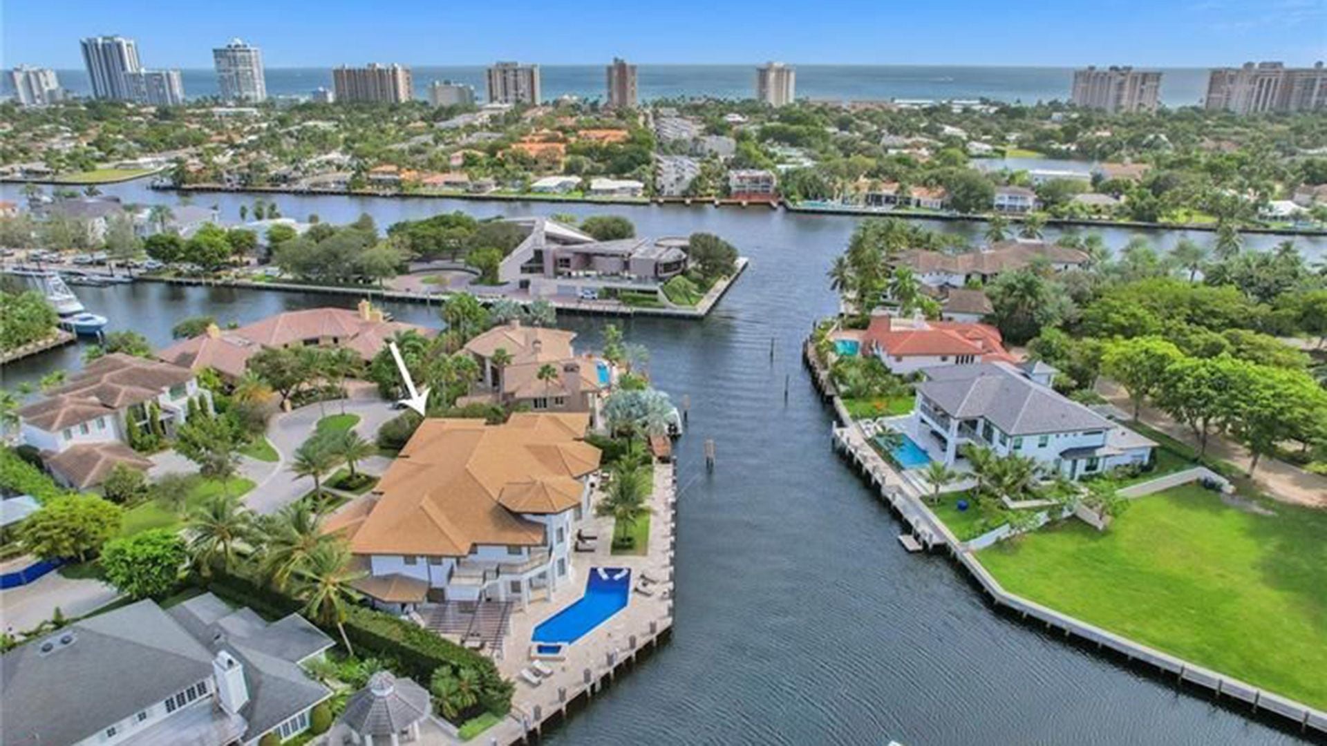 Vista aérea de la casa que compró Messi en Miami (Compass.com)