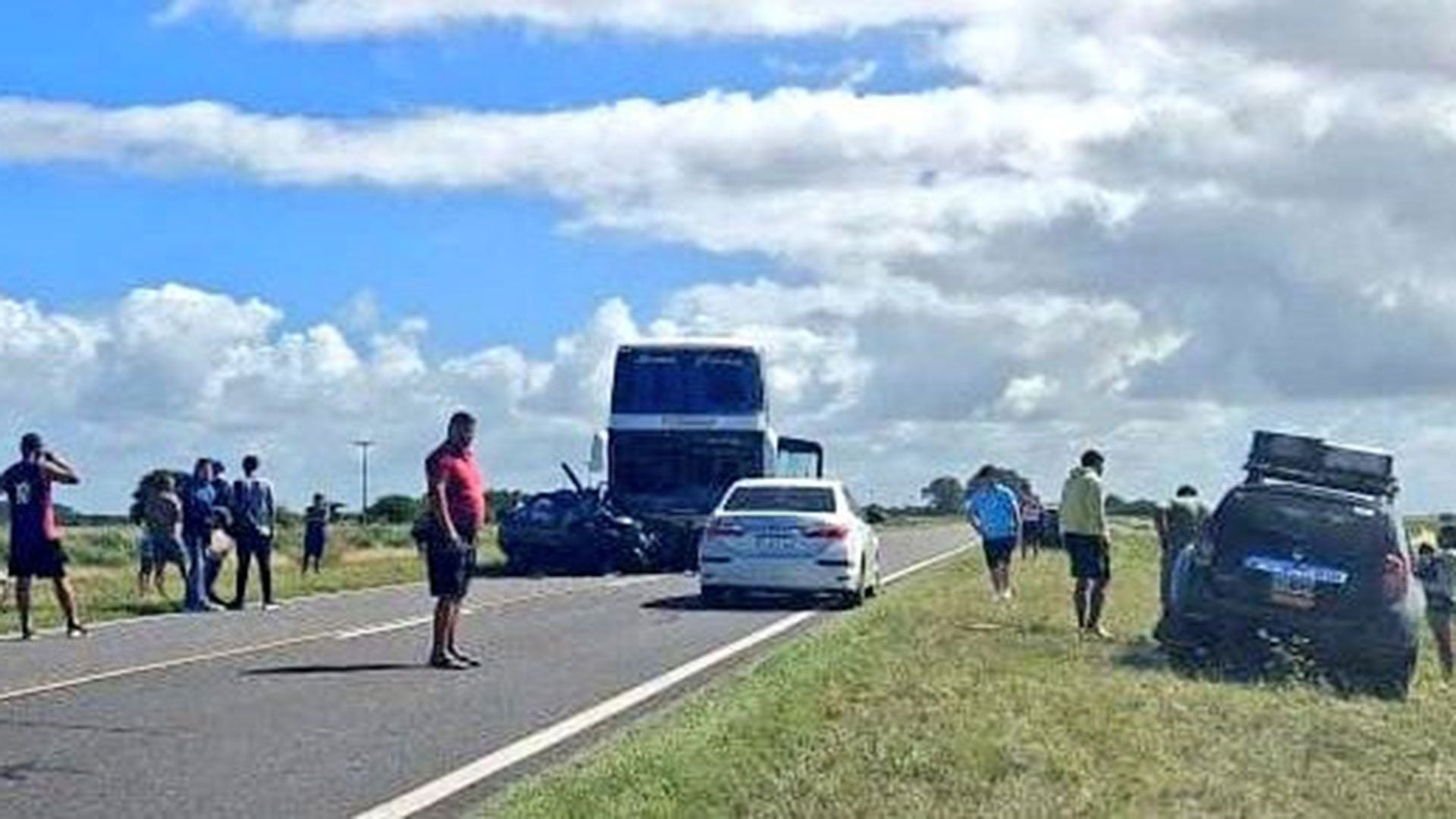 Accidente Fatal En Ruta 11 Dos Muertos Y Cinco Heridos Por Un Choque Entre Un Micro Y Un Auto 9654