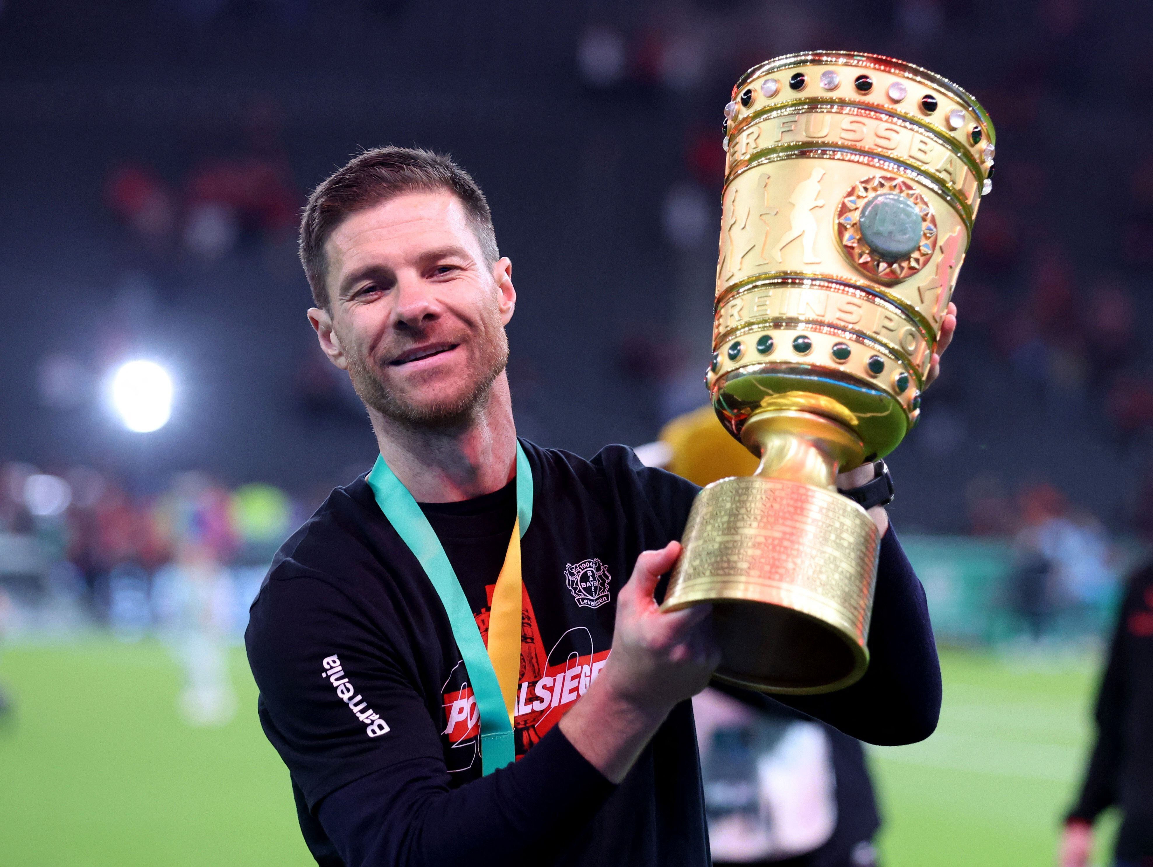 Xabi Alonso festeja el título en la Copa de Alemania (REUTERS/Thilo Schmuelgen)