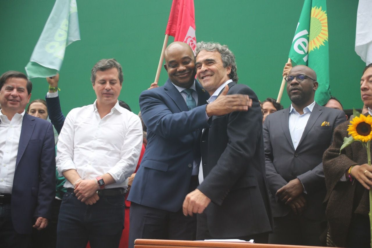 Sergio Fajardo si è registrato come candidato alla presidenza della Colombia insieme alla sua formula Luis Murillo. Foto: campagna Fajardo.