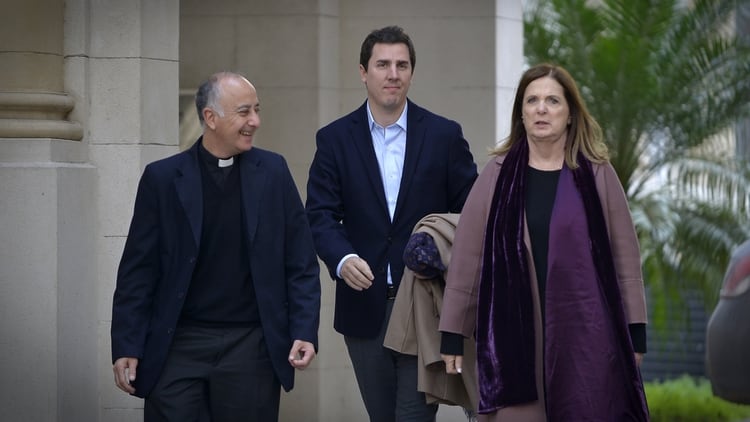 Los diputados Carmen Polledo y Ezequiel Fernández Langan, el año pasado, en la sede de la Conferencia Episcopal (Gustavo Gavotti)