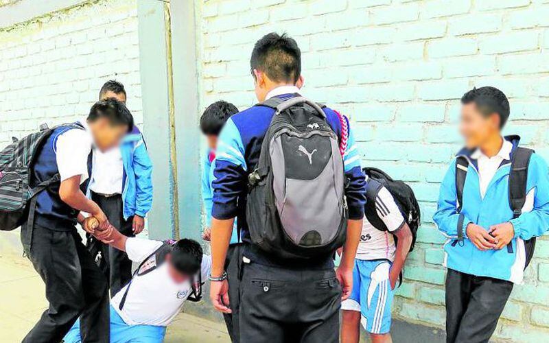 Bullying En Arequipa Escolar Termina Con Un Lapicero Incrustado En La