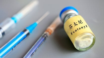 Una ampolla de fentanilo se exhibe en la ciudad de Anyang, provincia de Henan, en el centro de China, en una imagen de archivo (AP)