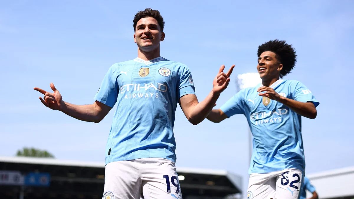 Con uno de Julián Álvarez, Manchester City goleó y sueña con conseguir un hecho histórico en la Premier League: la pelea por el título con Arsenal