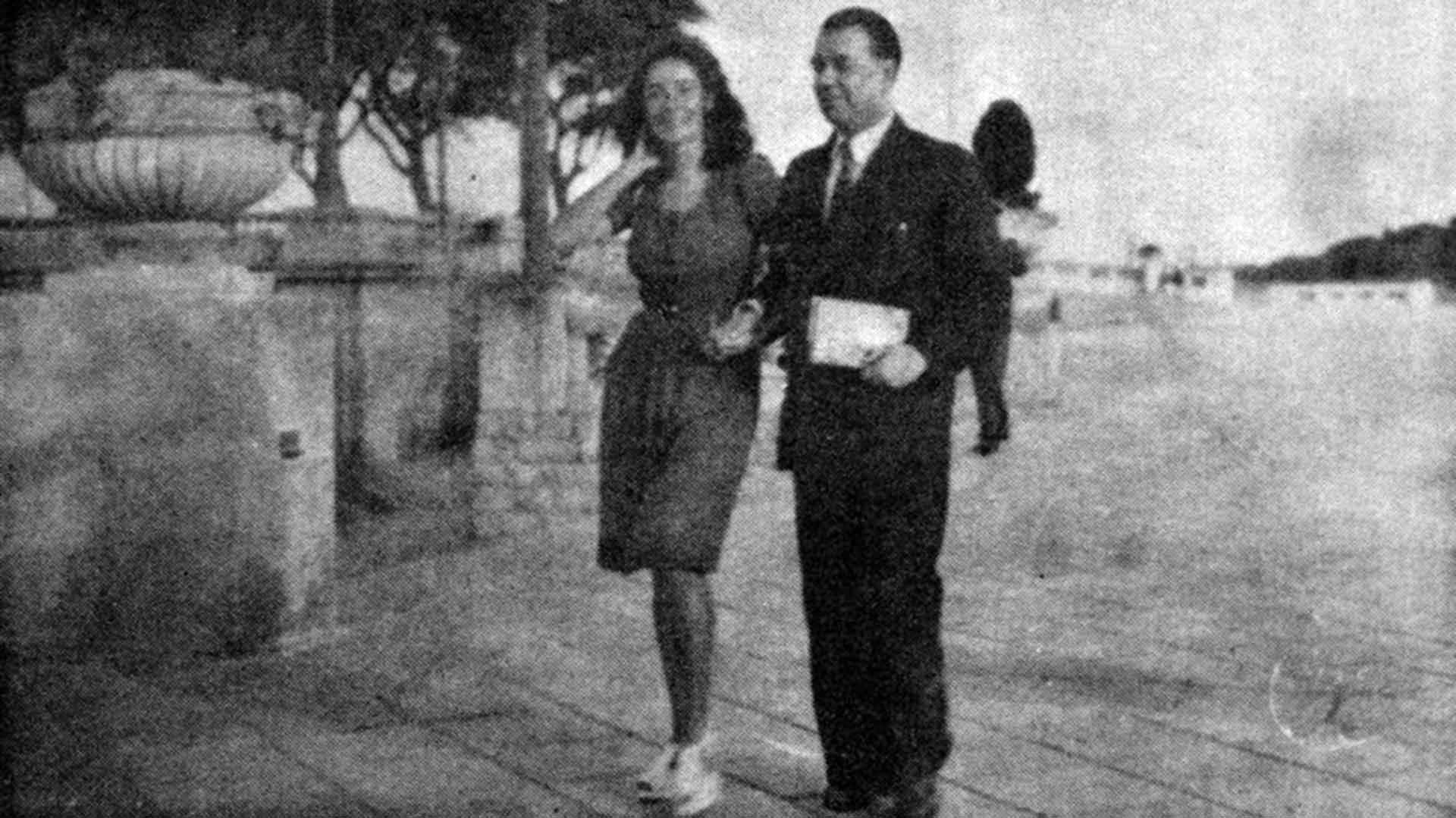 Borges y Estela Canto en la Costanera de Buenos Aires
