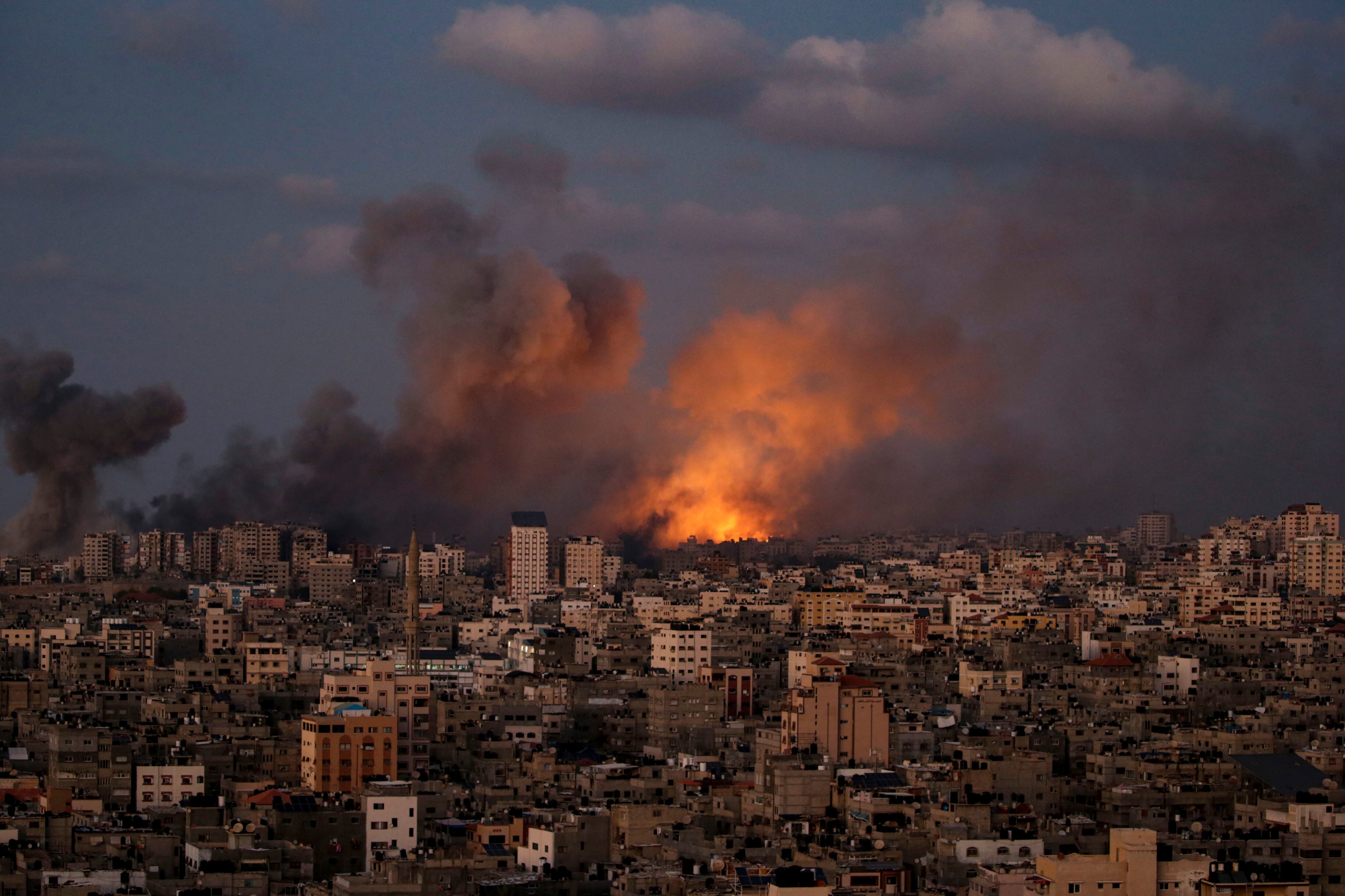 Las autoridades israelíes sostuvieron que los ataques “han paralizado activos vitales para el enemigo y, por lo tanto, lo han perjudicado de manera sustancial". (EFE/EPA/MOHAMMED SABER)
