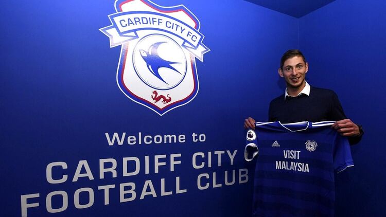 Emiliano Sala habÃ­a firmado su contrato dos dÃ­as antes de tomar el trÃ¡gico vuelo (Cardiff oficial)