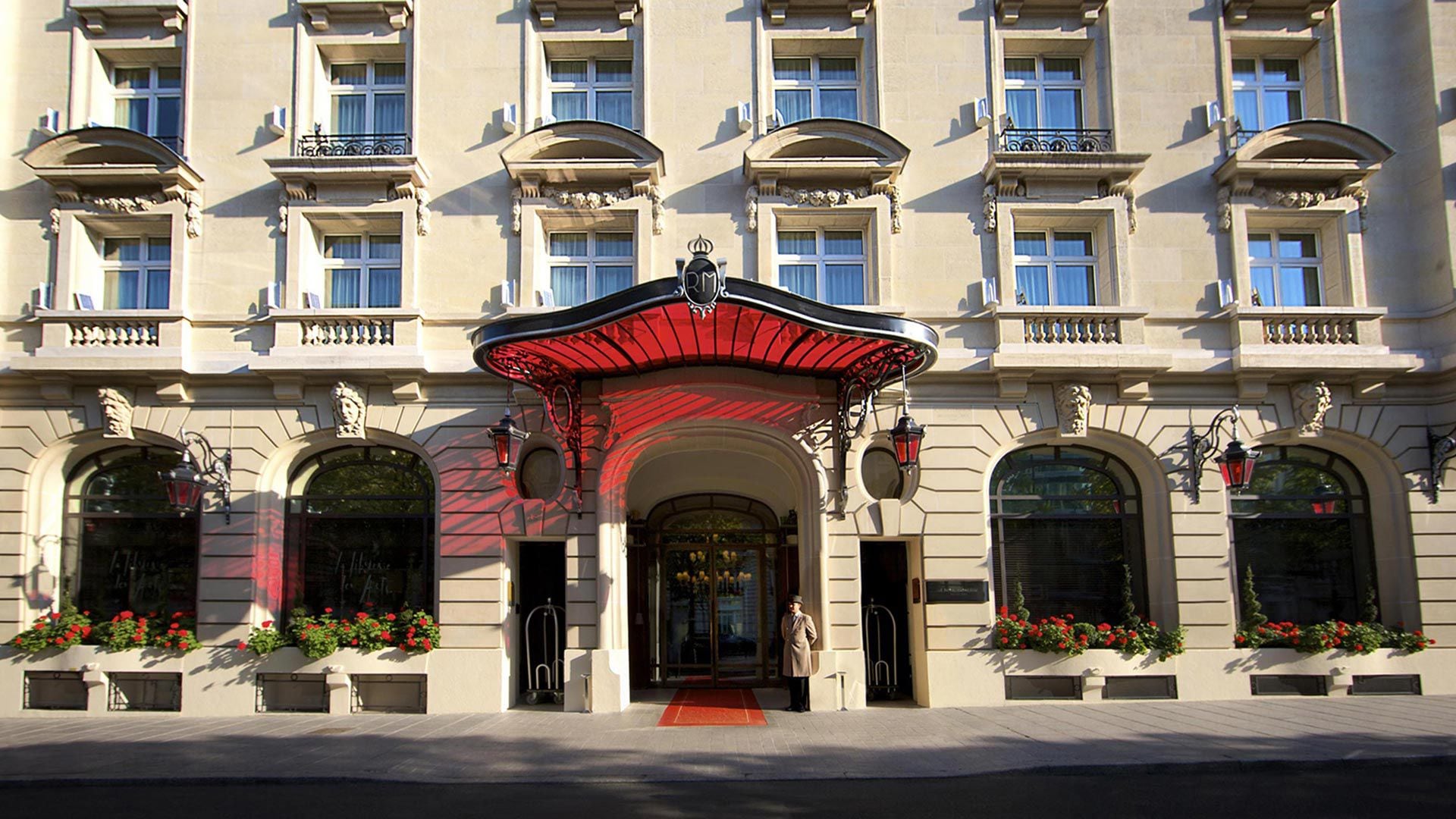 Hotel Le Royal Monceau.