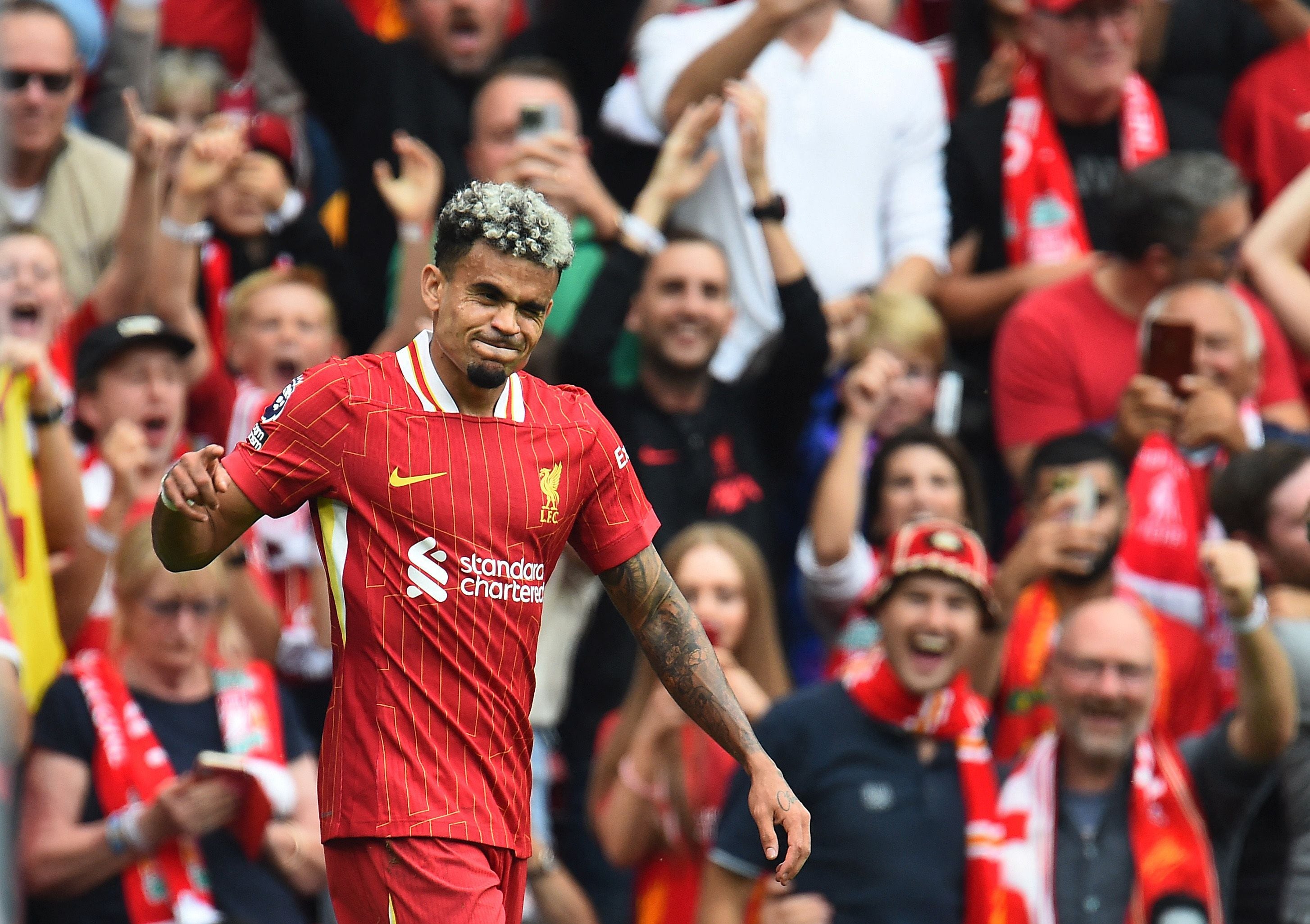 Luis Díaz fue suplente en el debut en Champions y respondió con doblete ante Bournemouth Peter Powell/REUTERS