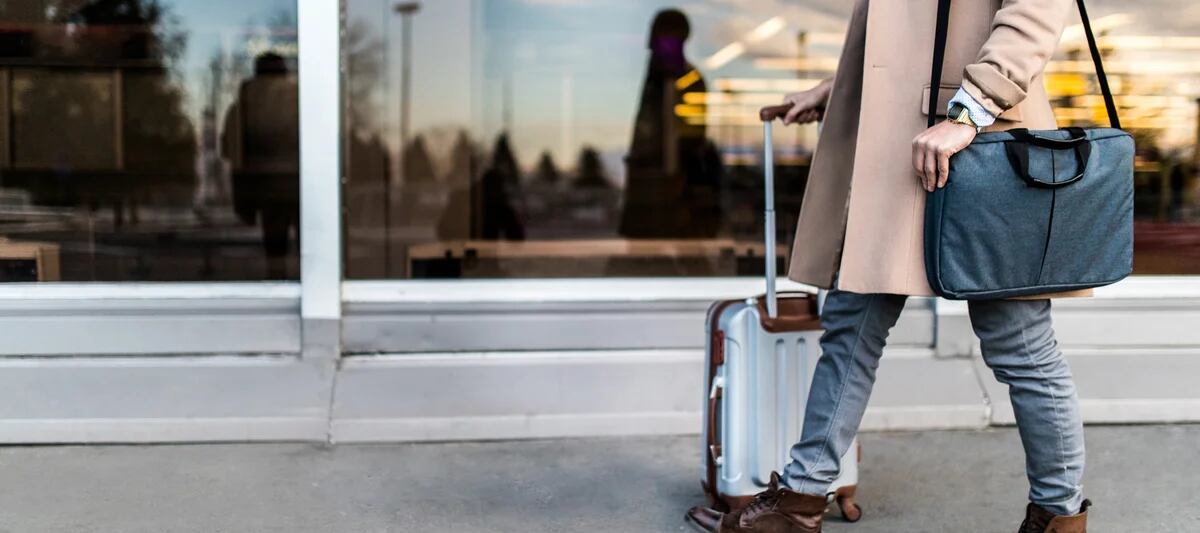 Viajar con estilo: 7 packs de accesorios masculinos de lujo para